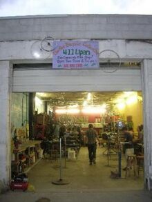 Derailer Bicycle Collective-logo.jpg